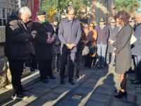 Giornata della memoria, in via Giudecca la scopertura di una “pietra di inciampo” per le vittime della Shoah. Il sindaco Falcomatà: «Non basta portare i nostri giovani nei luoghi della tragedia, ma devono avere gli strumenti per comprenderla quotidianamente»